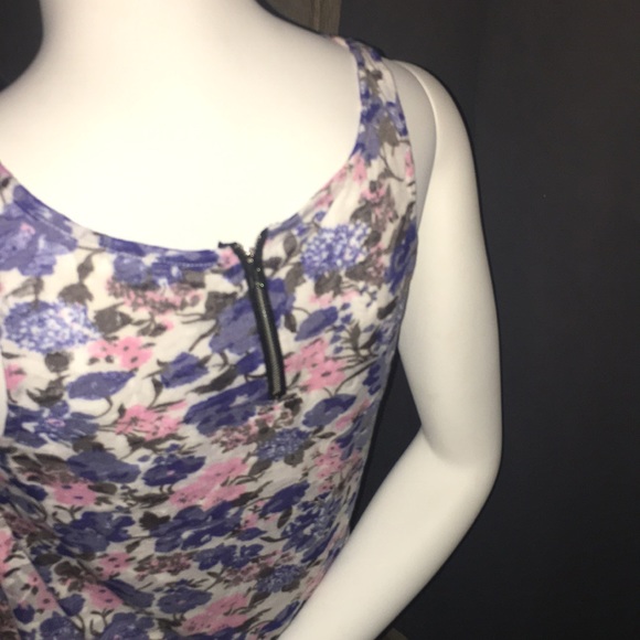 Relativity Floral Back Zipper Tank Top - Picture 2 of 2
